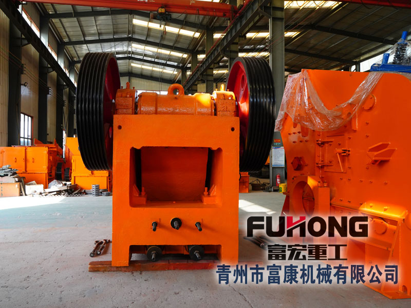 如何降低新型顎式破碎機(jī)在使用過程中的噪音問題？